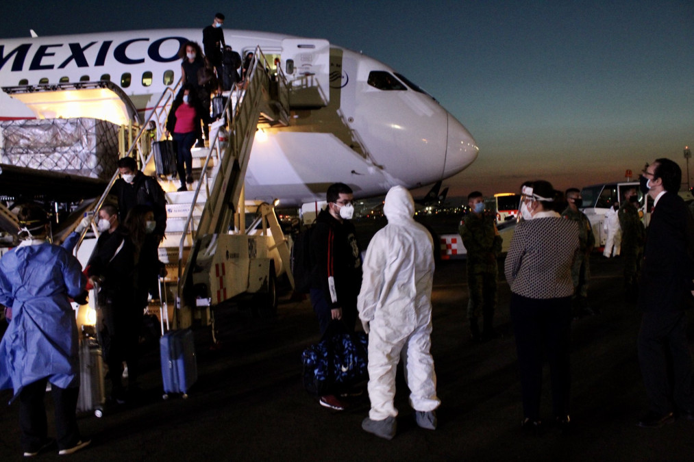Repatrian a 54 mexicanos desde China 