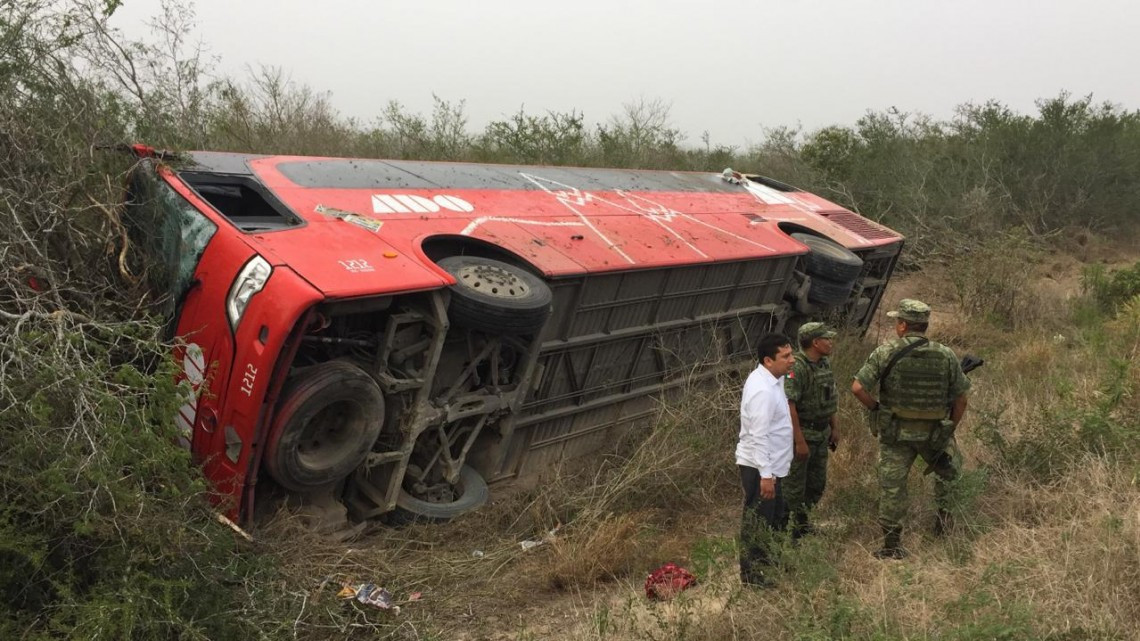 Vuelca autobús que se dirigía a Reynosa; 1 muerto y 16 lesionados