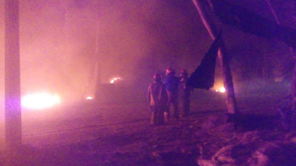 Arde bodega con materiales de desecho en Altamira