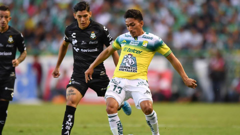 León y Santos empatan a dos goles en el Nou Camp