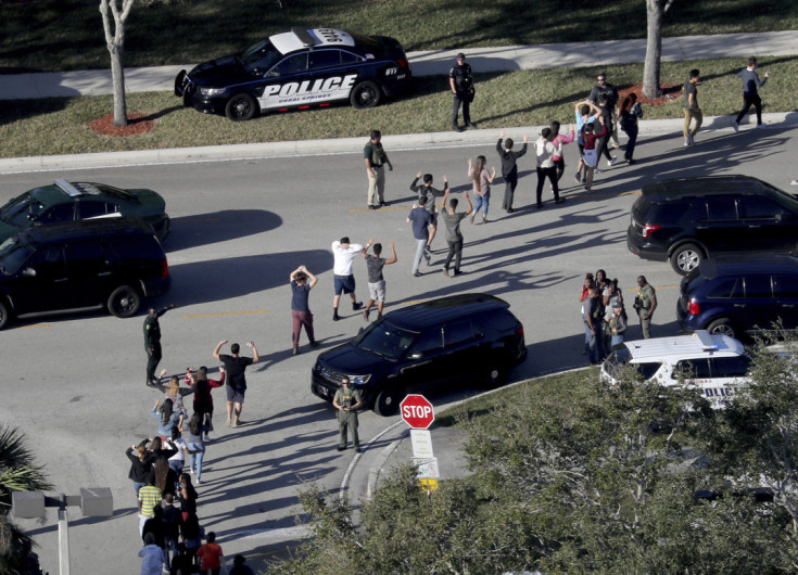 Permiten la divulgación de videos de tiroteo de Florida