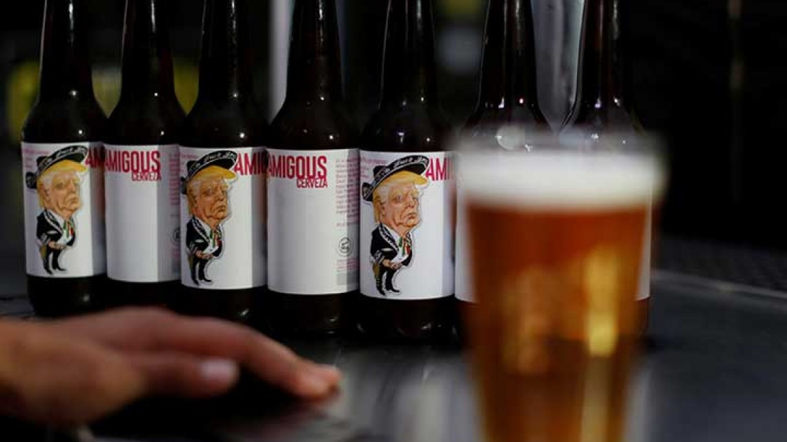Mexicanos y gringo crean cerveza con la imagen de Trump vestido de mariachi 