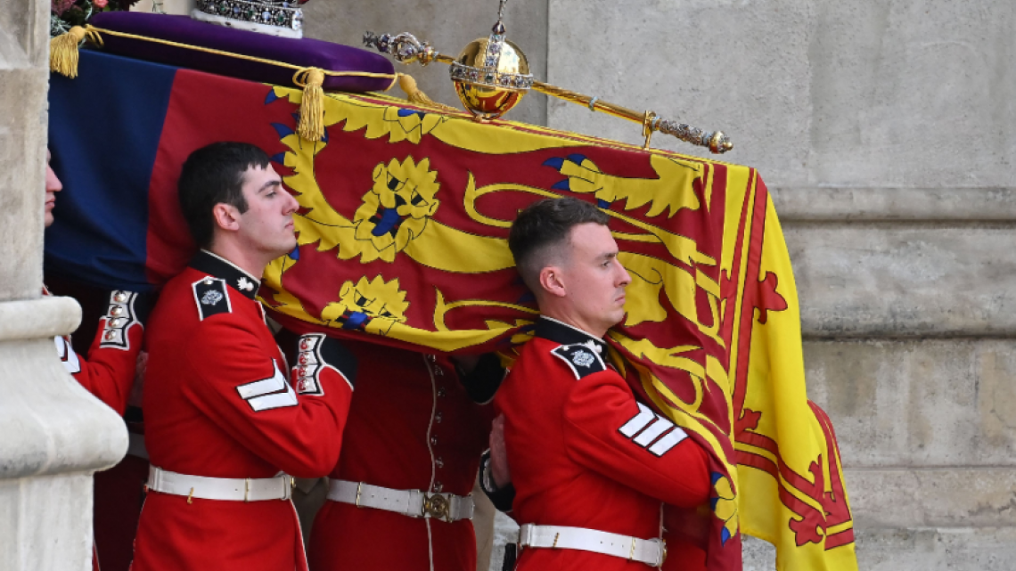 Funeral de la reina Isabel II: El féretro es trasladado al Castillo de Windsor 