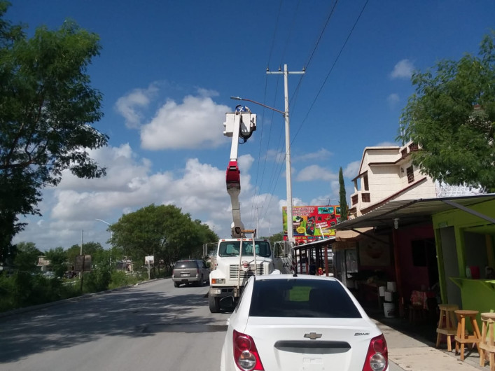 Mejora Municipio alumbrado en perímetro de escuelas públicas