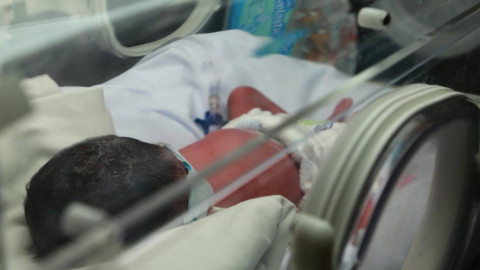 Visita presidenta del DIF a recién nacida que fue abandonada