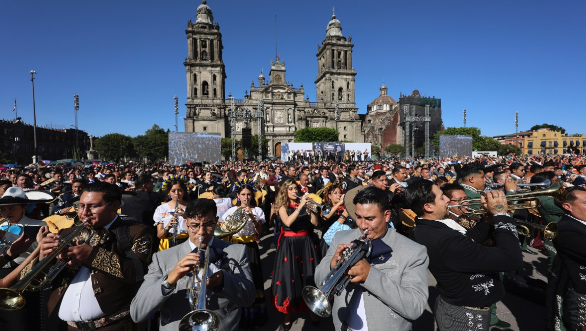 Mariachis rompen récord Guinness en el Zócalo 