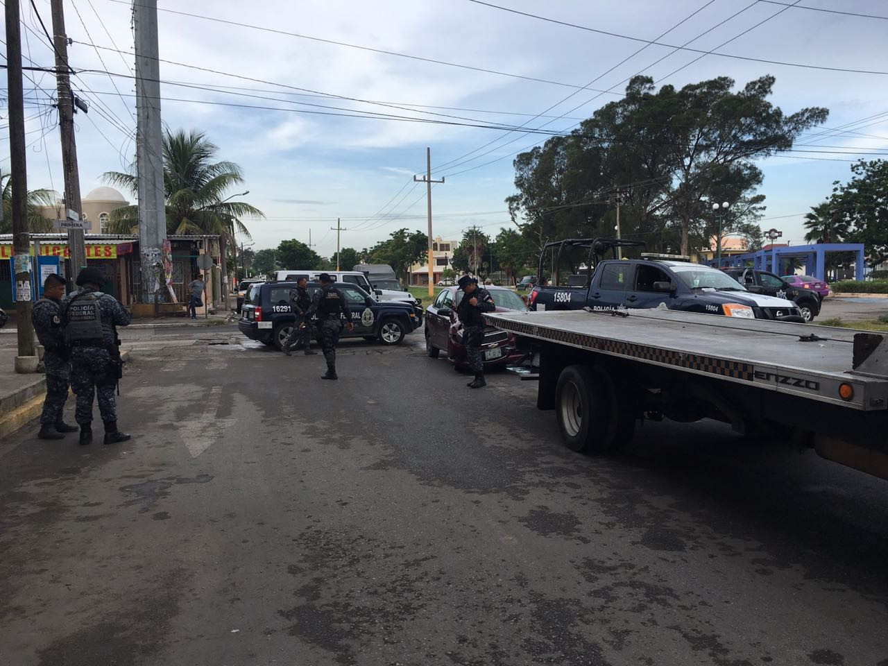 Patrulla de la Gendarmería ocasiona aparatoso choque 