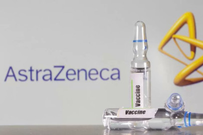 AstraZeneca estima que su vacuna podría estar en avanzada distribución a finales de marzo