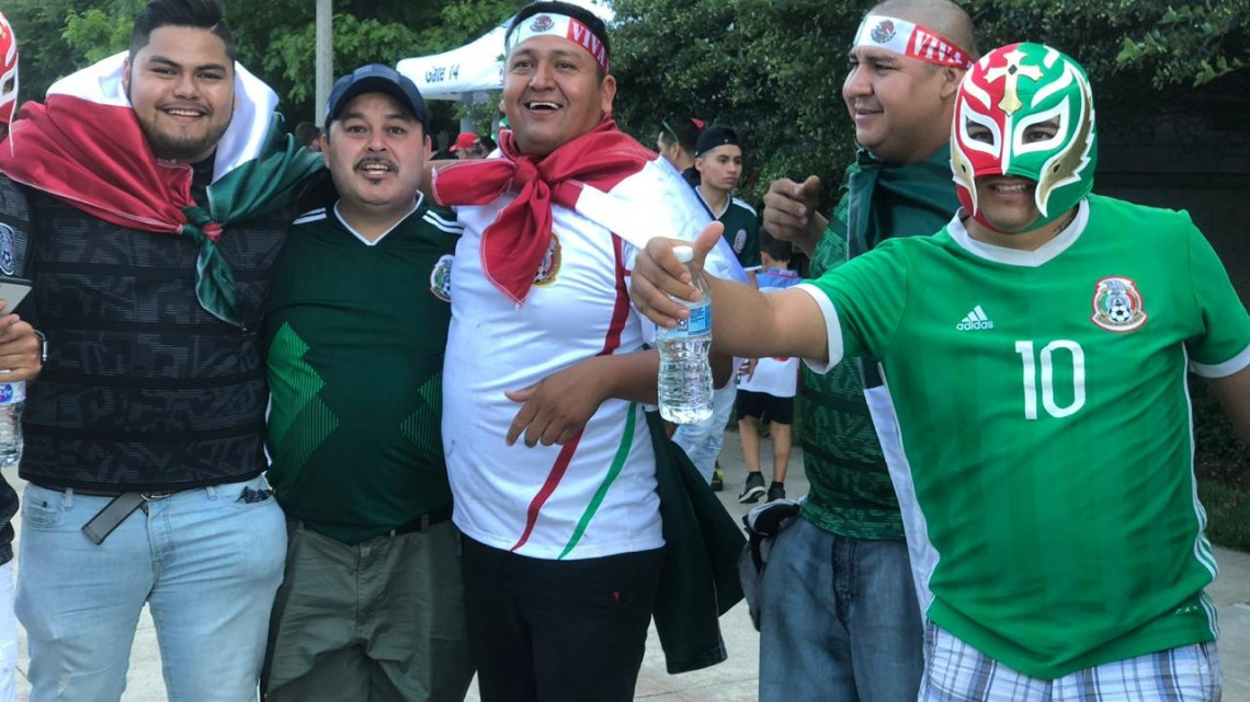 Mexicanos abarrotan el soldier Field previo al MEX vs EU