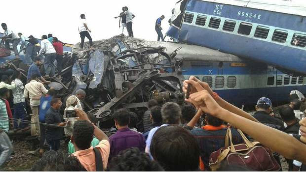 Se descarrilla tren en la India, reportan al menos 23 muertos