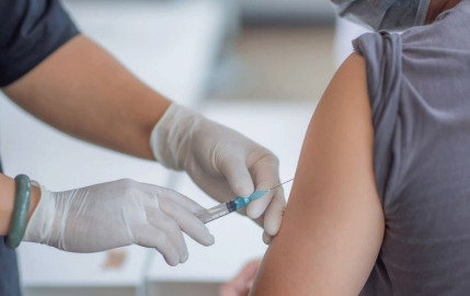 En América se han vacunado cerca de 63 millones de personas en dos meses: OPS