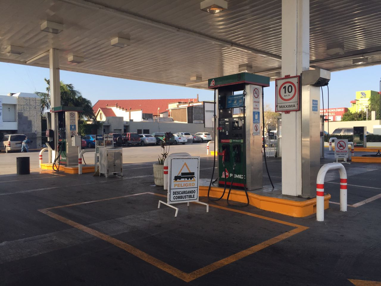 Cierran gasolineras en Matamoros; empresarios cumplen amenaza