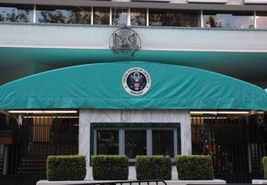 Embajada de EU en contacto con México tras volcadura de autobús