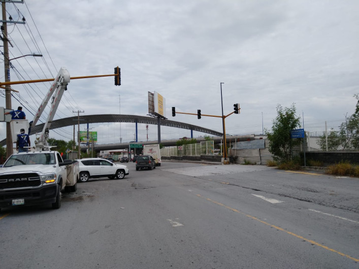 Rehabilita Municipio semáforos y alumbrado averiados por Hanna