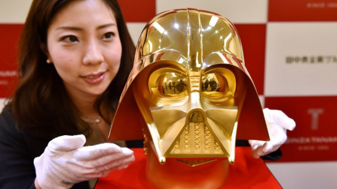 Casco de Darth Vader de oro se vende por 1.3 millones de euros