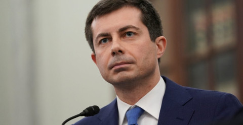 Confirma Senado de EU a Pete Buttigieg como secretario de Transporte