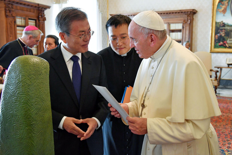 Impulsa el Papa la paz en Península Coreana al recibir a Moon Jae-in