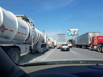 Buscan solucionar caos vial en carretera Reynosa-Río Bravo