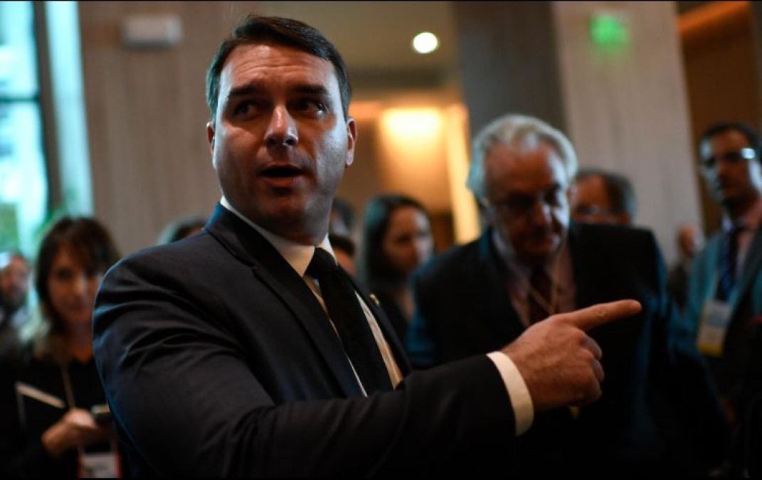 Hijo mayor de Bolsonaro da positivo a Covid-19 