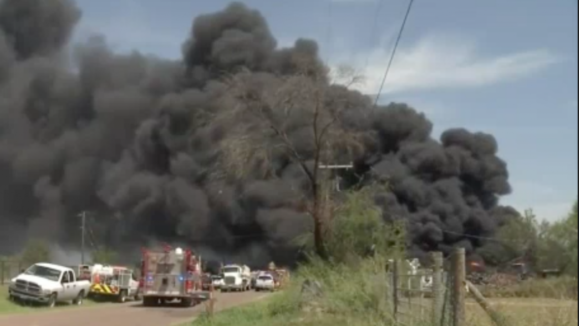 Se registra incendio de llantas en Mission