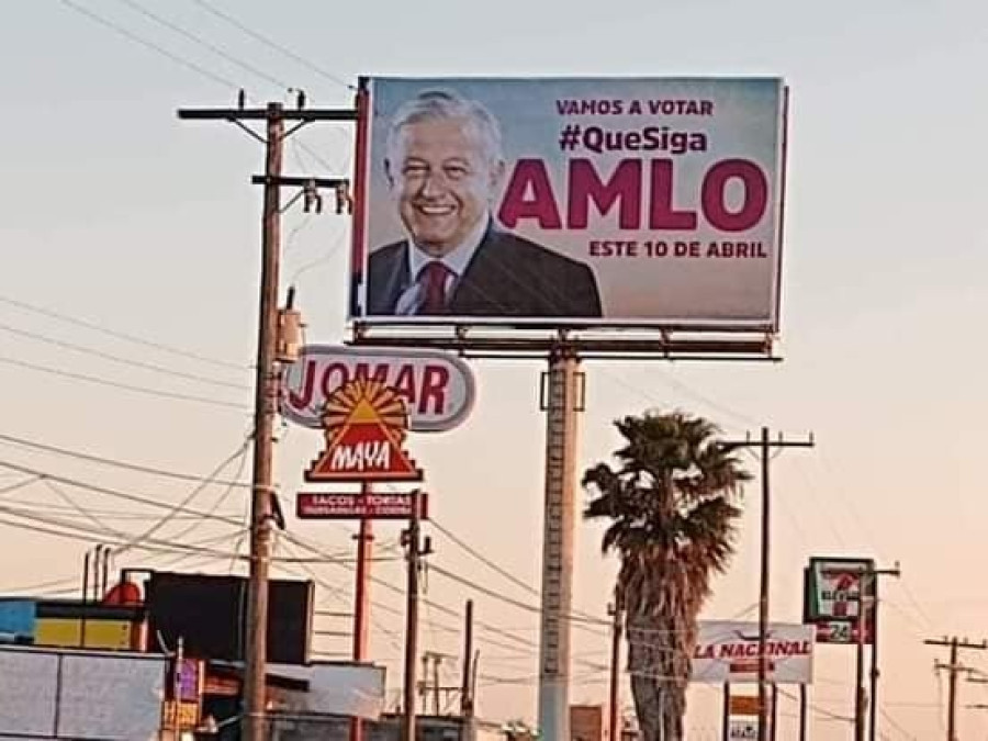 Preparan denuncias por espectaculares de AMLO