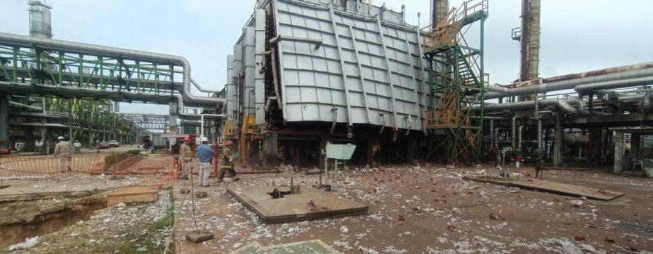 Explota horno en complejo de Pemex “Cangrejera”, en Veracruz