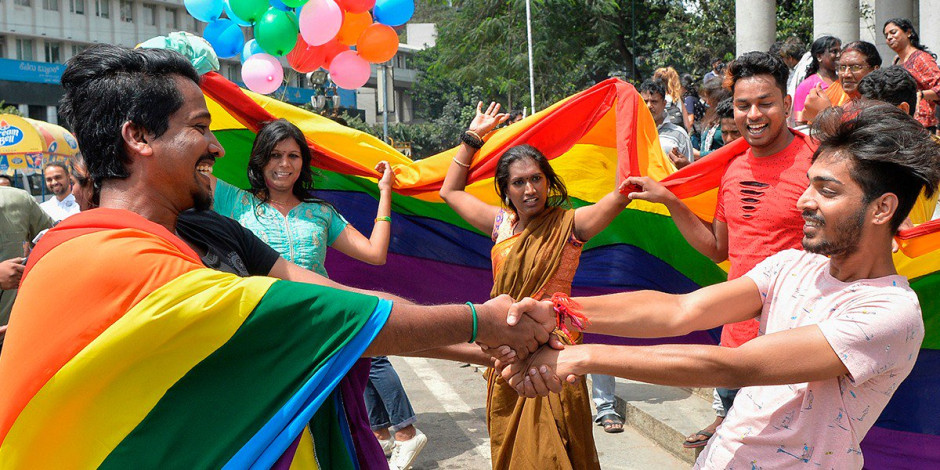 India despenaliza la homosexualidad 