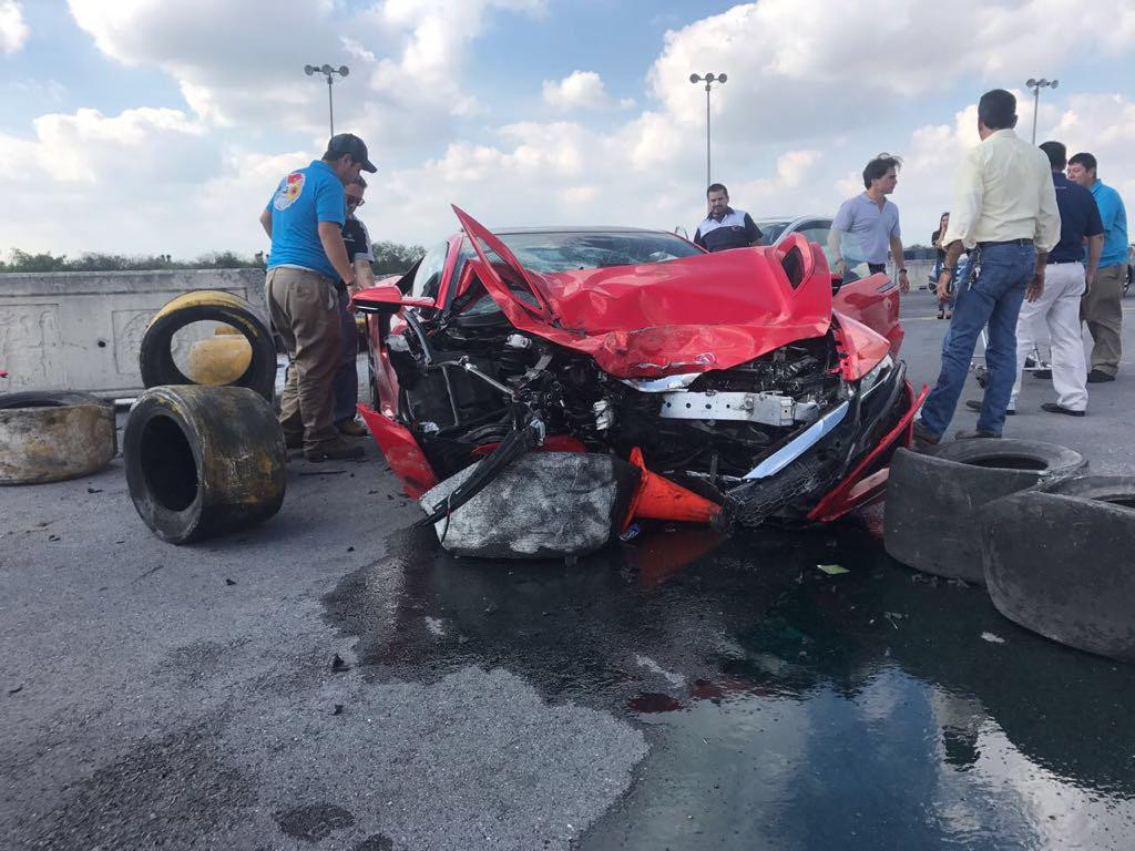 Acura NSX es destrozado en segundos 