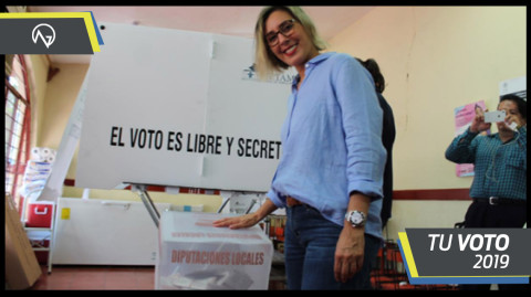 Acude a emitir su voto Pilar Gómez
