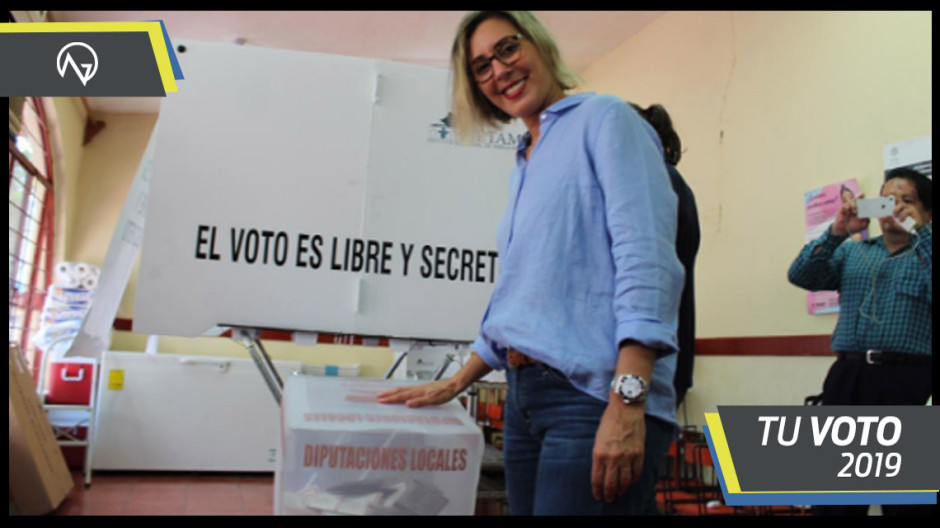 Acude a emitir su voto Pilar Gómez