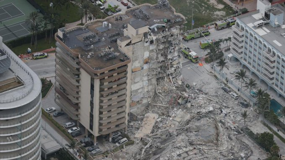 Se eleva a 4 el número de muertos tras colapso de edificio en Miami
