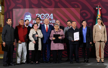 Entrega AMLO a jubilados los primeros complementos del Fondo de Pensiones para el Bienestar