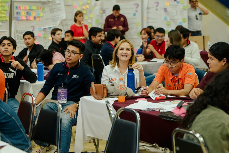 Realiza Economía "Maratón Emprende y Transforma"