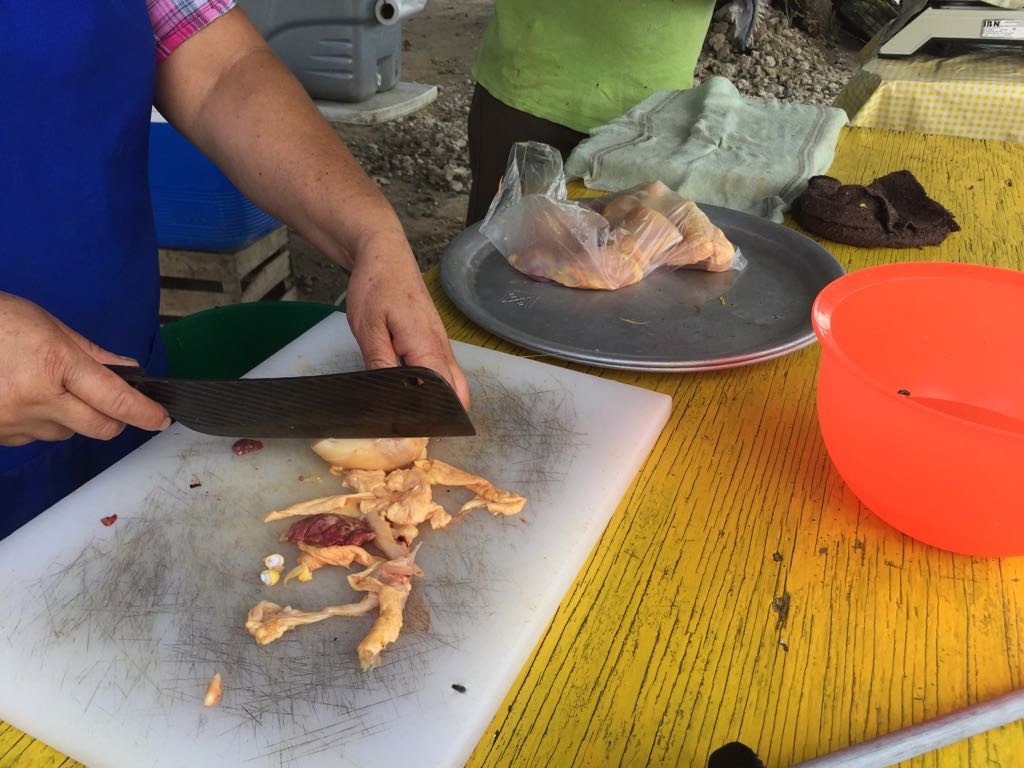 Se desploma la venta de pollo