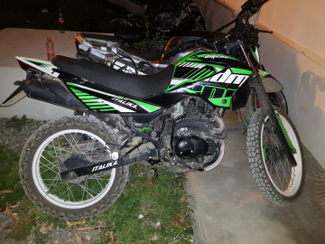 Vinculan a procesos a hombre por posesión de vehículo robado