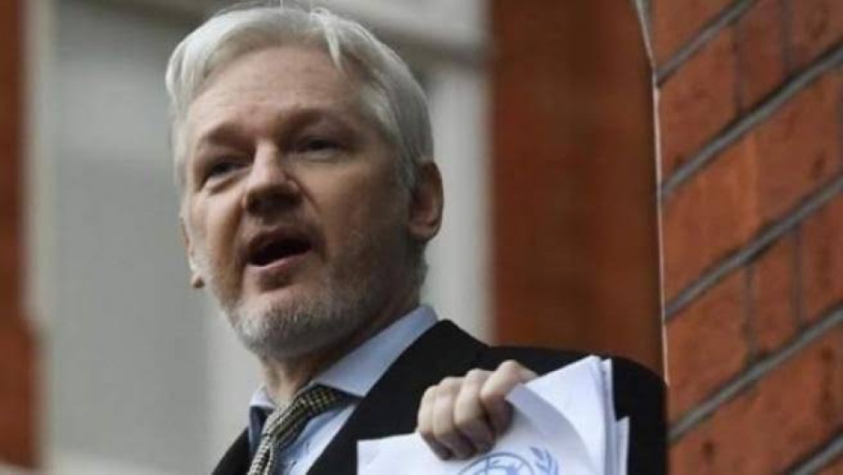 Rechaza Assange su extradición a EU tras ser detenido nuevamente