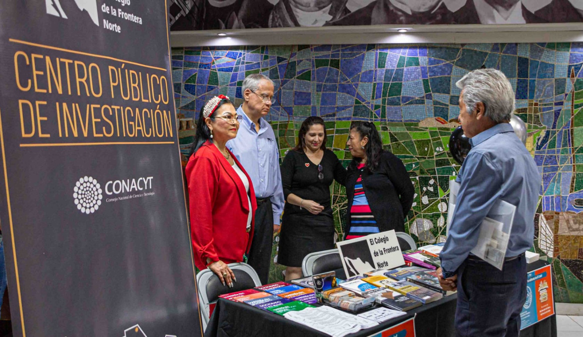 Instala COLEF Matamoros exposición  de libros en Presidencia Municipal