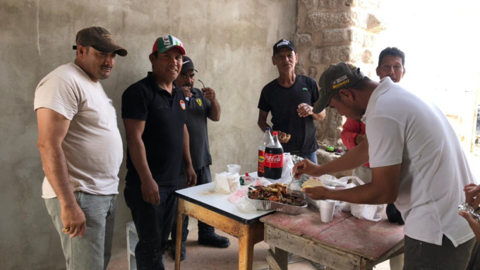 Celebran albañiles Día de la Santa Cruz