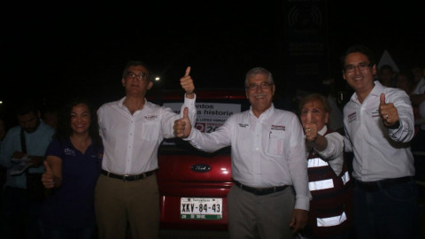 Da inicio campaña de coalición Juntos Haremos Historia en Madero con pega de calcas