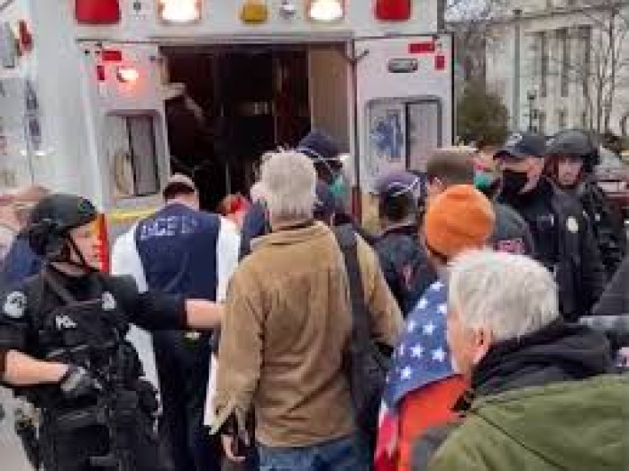 Muere mujer por herida de bala en protestas en Washington