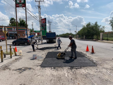Aplica Gobierno de Reynosa rehabilitación integral de asfalto en Hacienda Las Fuentes