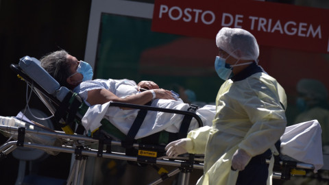 Casos de COVID-19 en el mundo, dejan nuevo récord diario al sumar más de 300 mil 