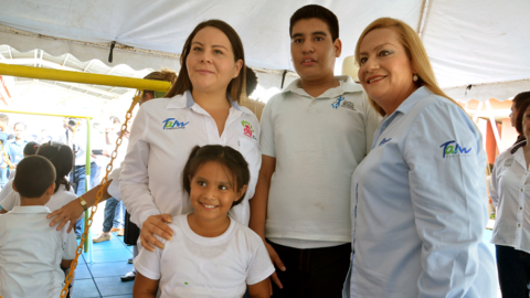 Entrega Alcaldesa área de juegos al CAM