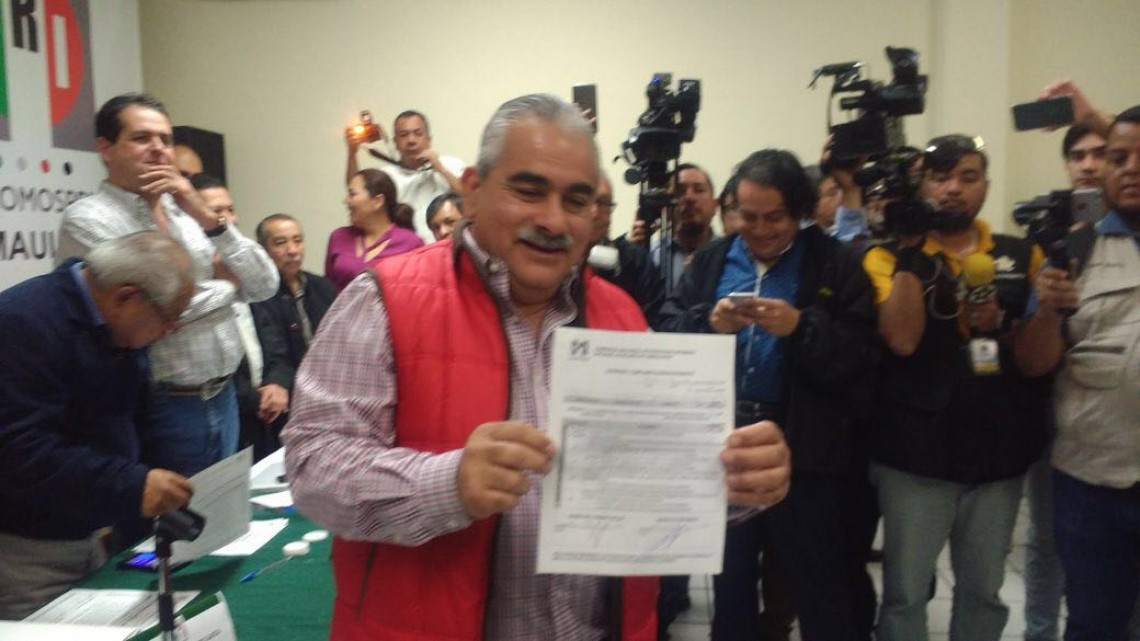 Se registran en el PRI aspirantes a candidatosa Senadores y Diputados Federales