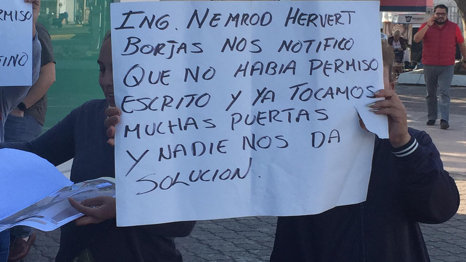 Madres se oponen a construcción de muros en escuela de Madero