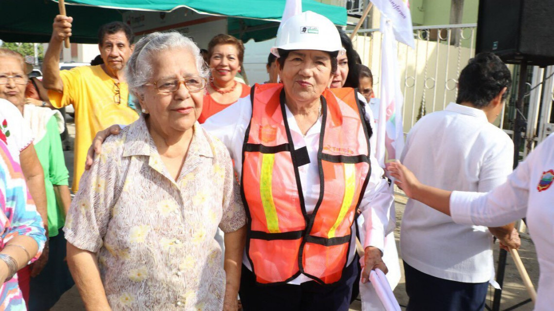 Dan inicio en el Golfo y colonia del Bosque obras de pavimentación