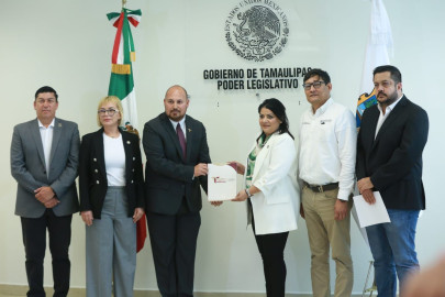 Entrega secretario general de Gobierno Plan Estatal de Desarrollo al Congreso