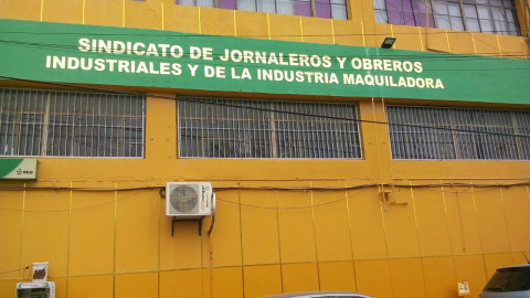 El ITEA reconoce labor del líder del SJOIM por educación en el sector obrero