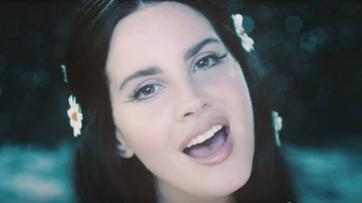 Filtran tema de Lana del Rey y lanza su video oficial