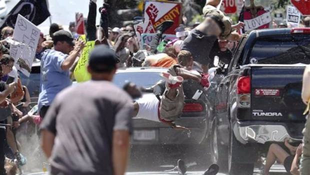 1 muerto y 19 heridos tras ataque durante manifestación de neonazis en Charlottesville, EU 
